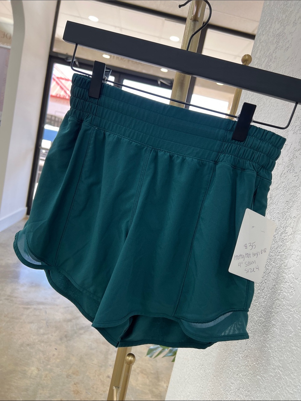Lululemon green jasper Hotty Hot Shorts High Rise 4” Seam size 4